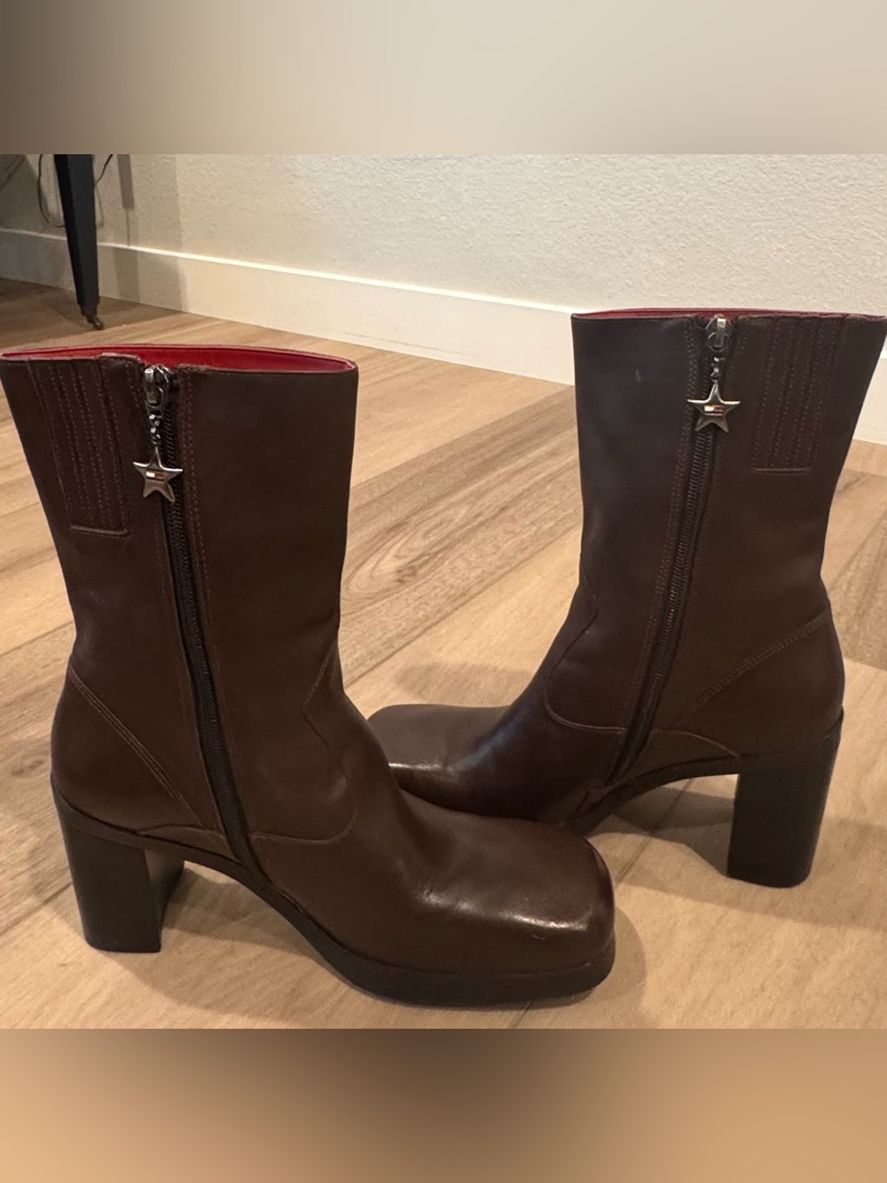 Vintage Y2K Tommy Hilfiger Square Toe Chunky Block Heel Boots Size 9M